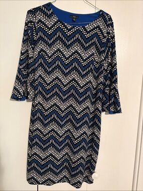 R & K  Black, Blue & White Chevron quarter length bell  Sleeve Shift Dress